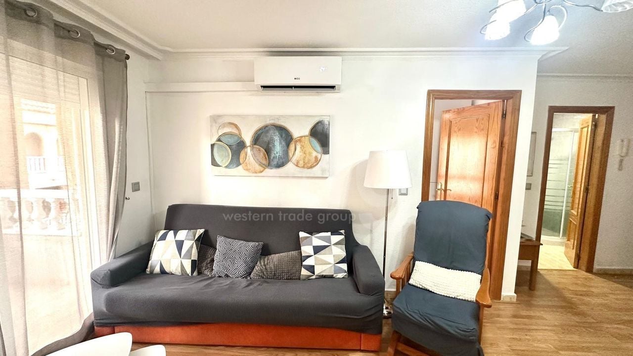 2 bedroom Apartment in Torrevieja - CT101988 - Photo - 2