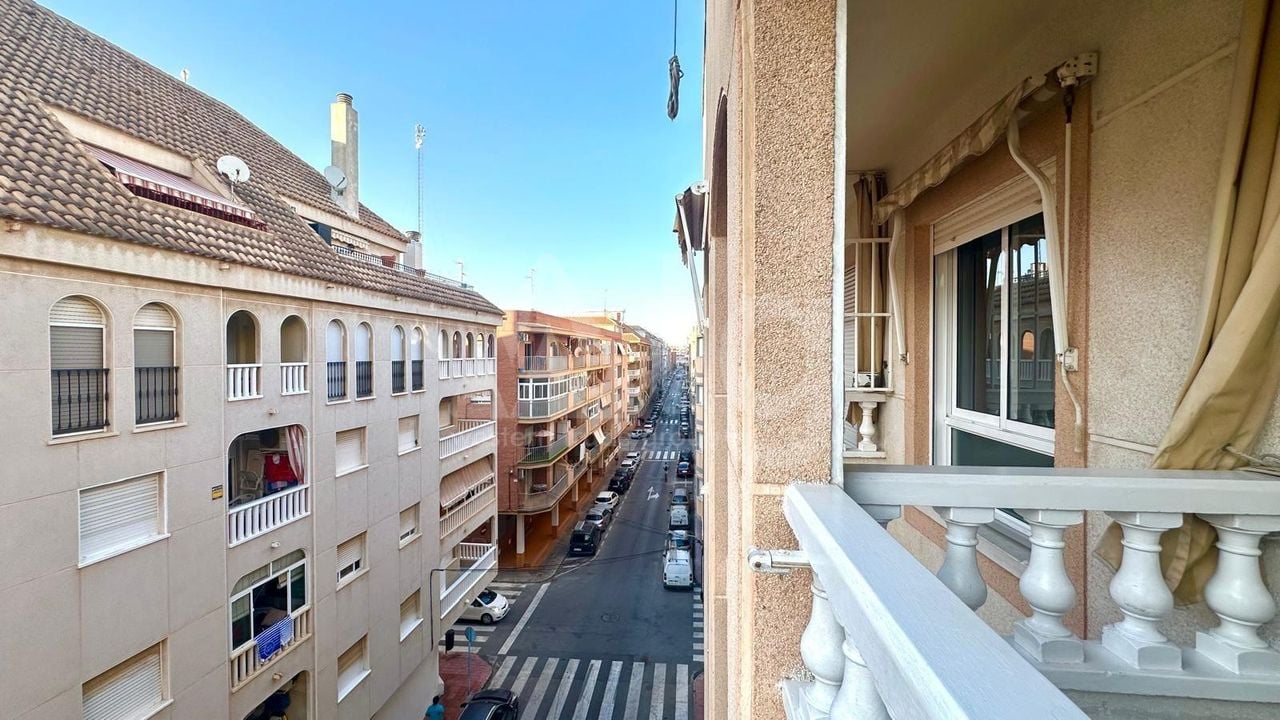 2 bedroom Apartment in Torrevieja - CT101988 - Photo - 1