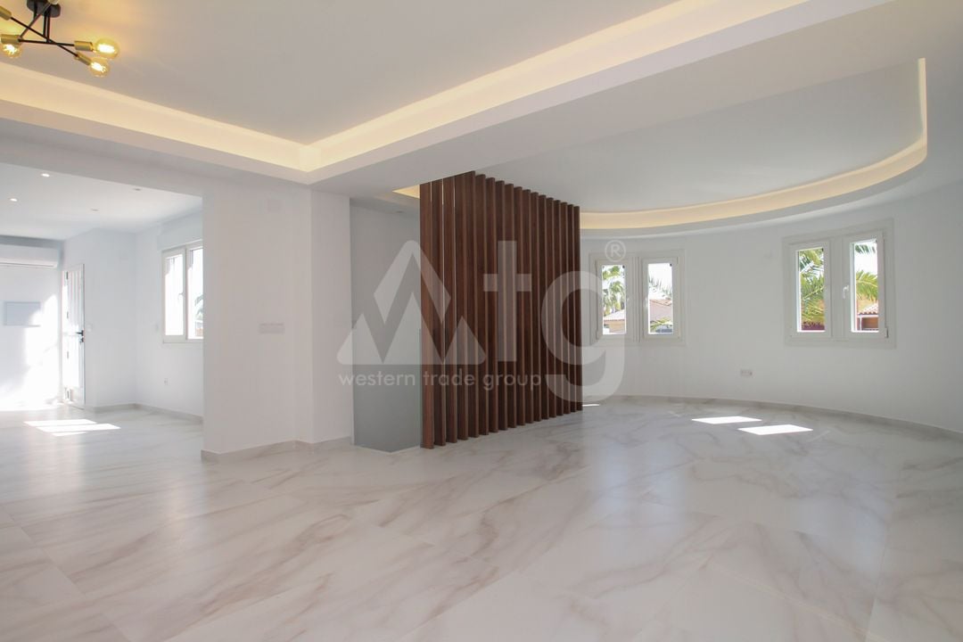 5 bedroom Villa in Los Balcones - SE159988 - Photo - 8