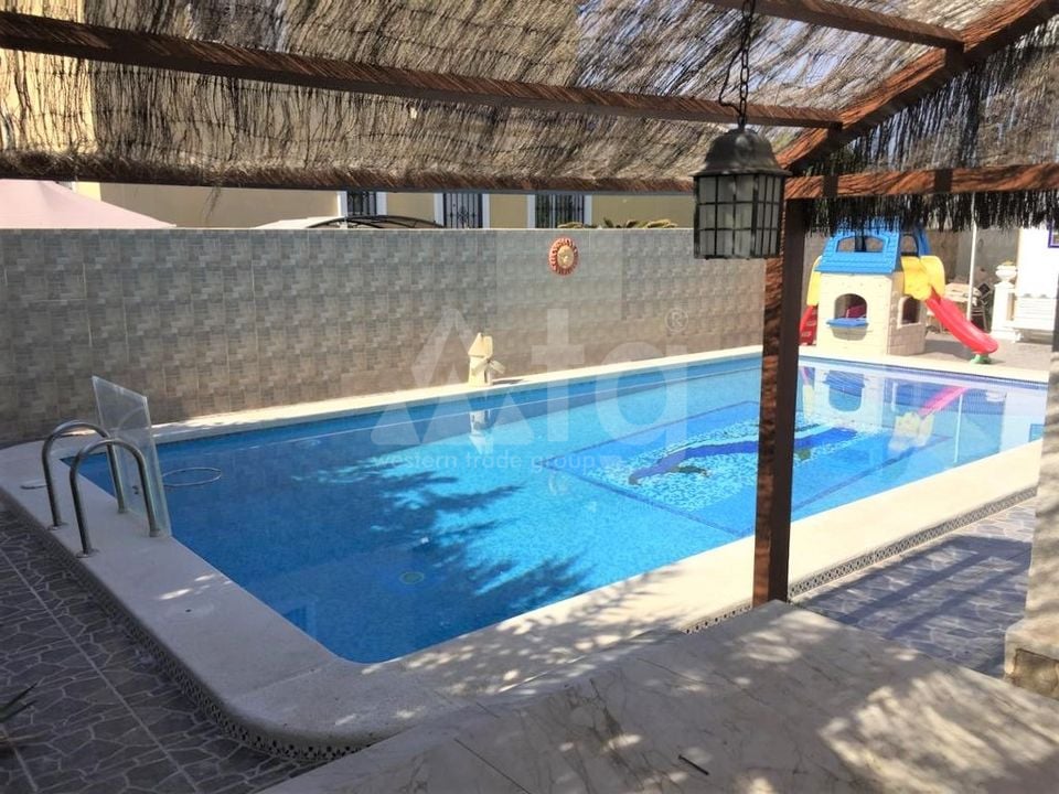 6 bedroom Villa in Torrevieja - ET120898 - Photo - 3