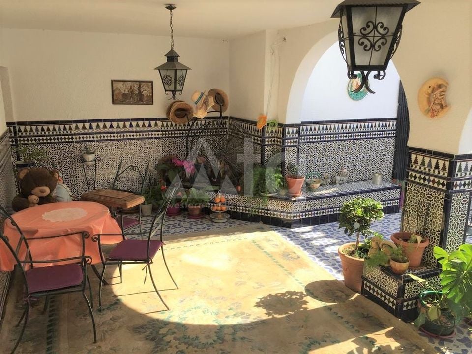 6 bedroom Villa in Torrevieja - ET120898 - Photo - 8