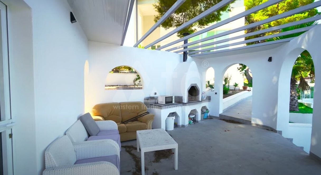 6 bedroom Villa in Torrevieja - ET120912 - Photo - 3