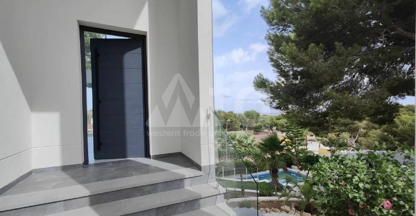 6 bedroom Villa in Torrevieja - ET120912 - Photo - 7