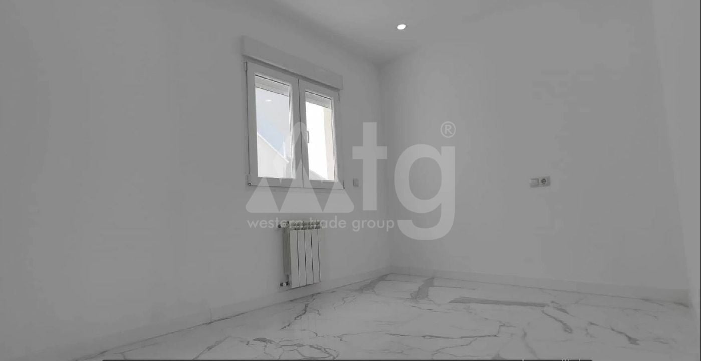 6 bedroom Villa in Torrevieja - ET120912 - Photo - 14