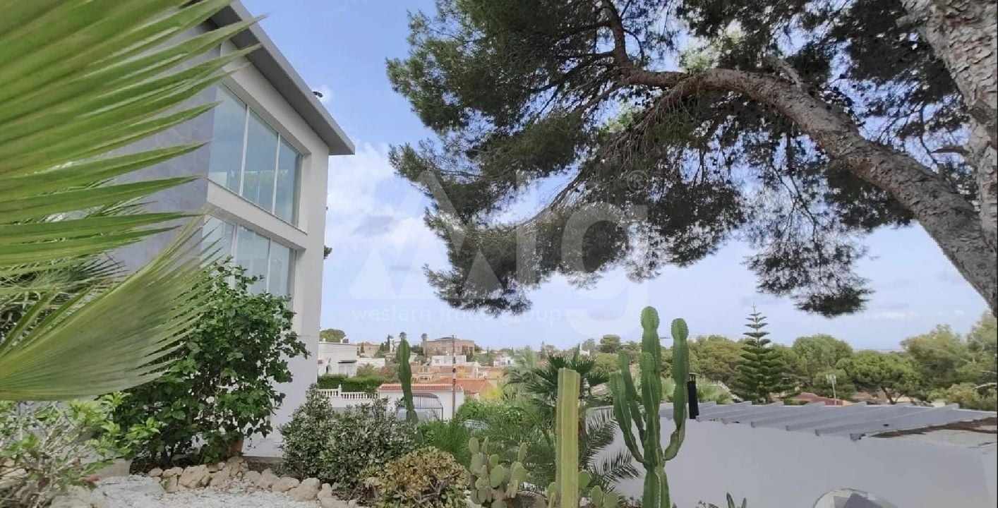 6 bedroom Villa in Torrevieja - ET120912 - Photo - 26