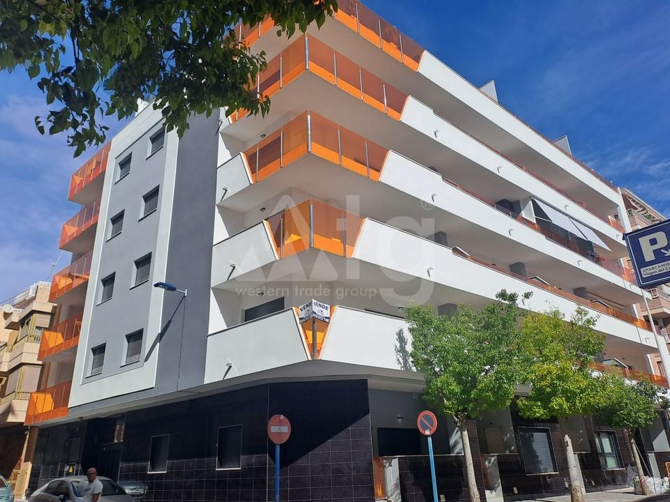 3 bedroom Apartment in Torrevieja - ET121003 - Photo - 1