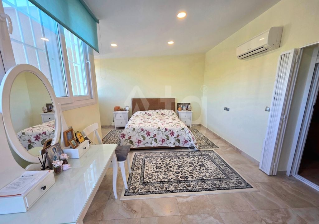 5 bedroom Villa in Torrevieja - NSP126040 - Photo - 11