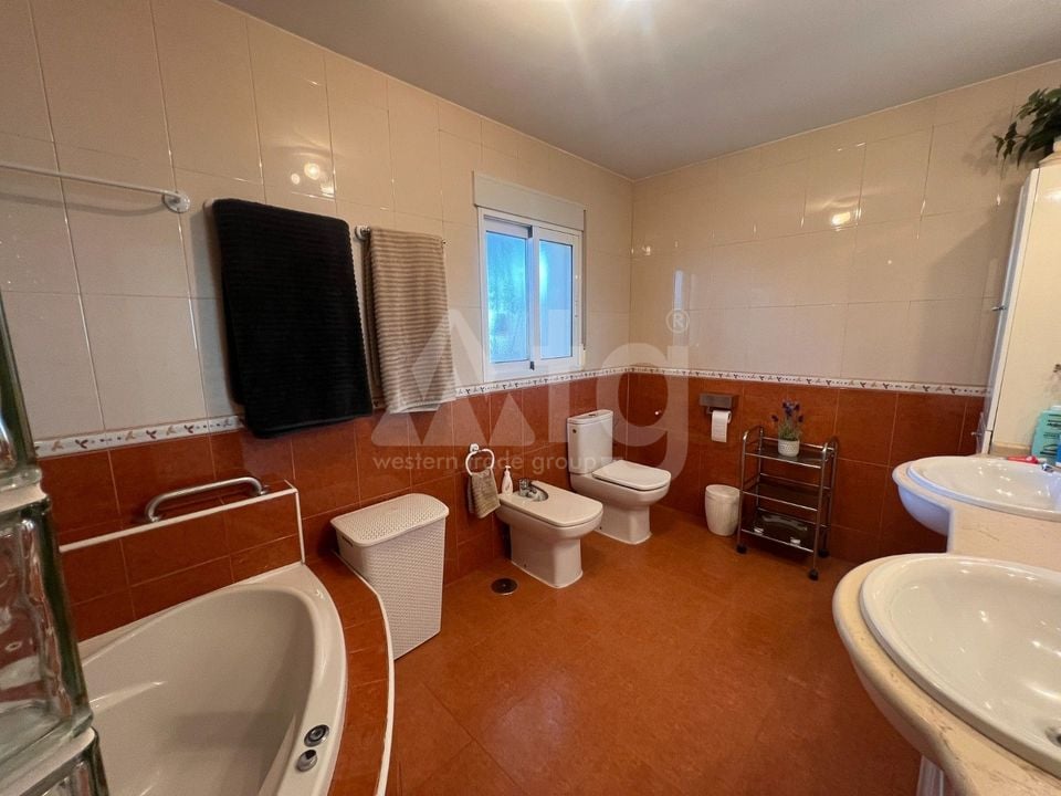 6 bedroom Villa in Alicante - SV126686 - Photo - 23