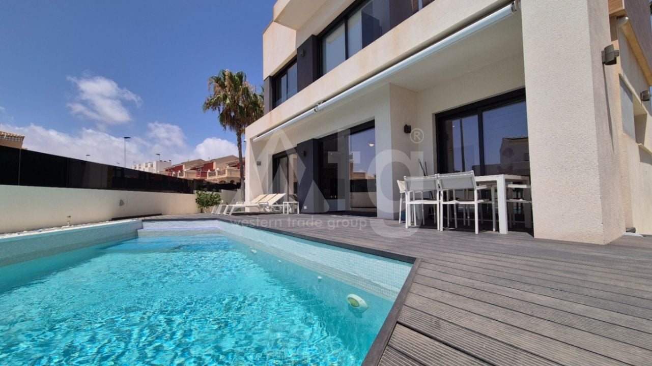 4 bedroom Villa in Torrevieja - RCJ147364 - Photo - 2