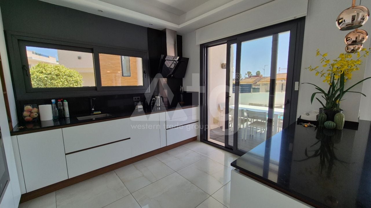 4 bedroom Villa in Torrevieja - RCJ147364 - Photo - 6