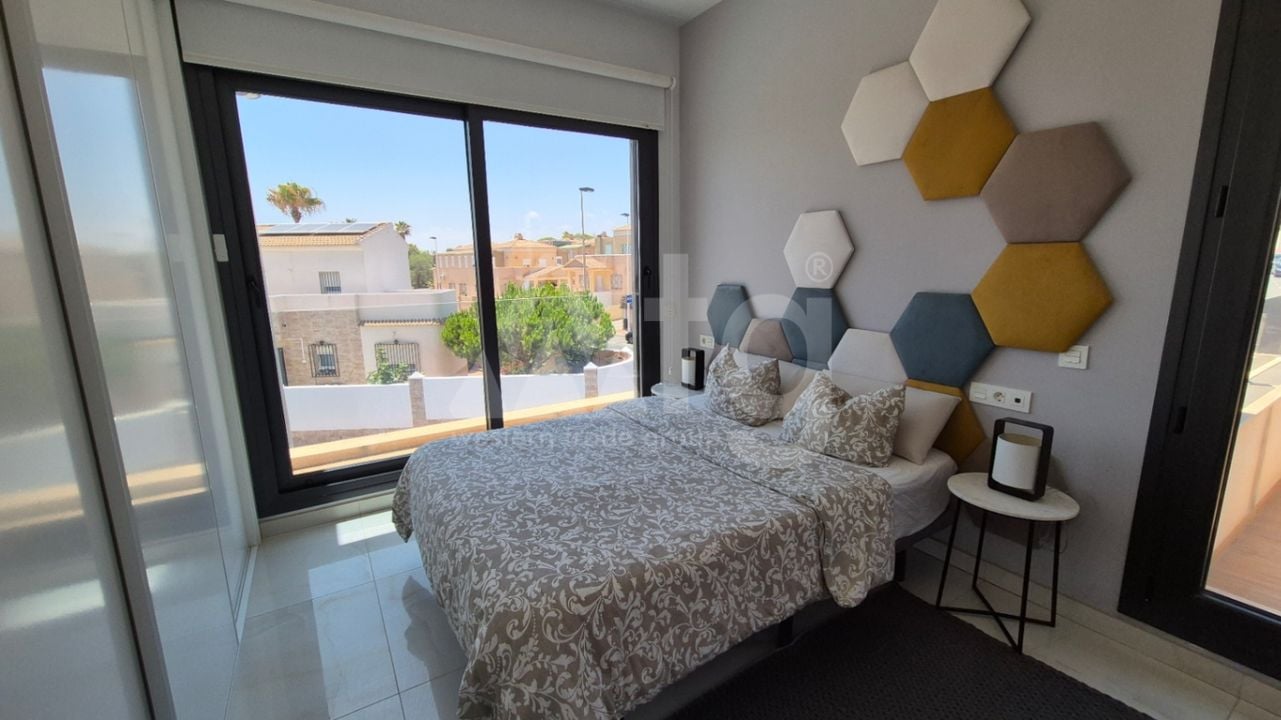 4 bedroom Villa in Torrevieja - RCJ147364 - Photo - 13