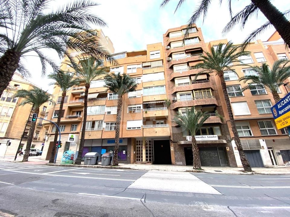 Appartement de 4 chambres à Alicante - TT131972 - Photo - 1