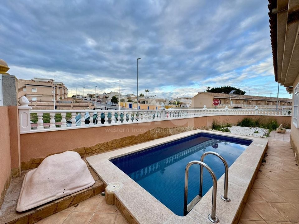 3 bedroom Villa in Torrevieja - CRR132022 - Photo - 4