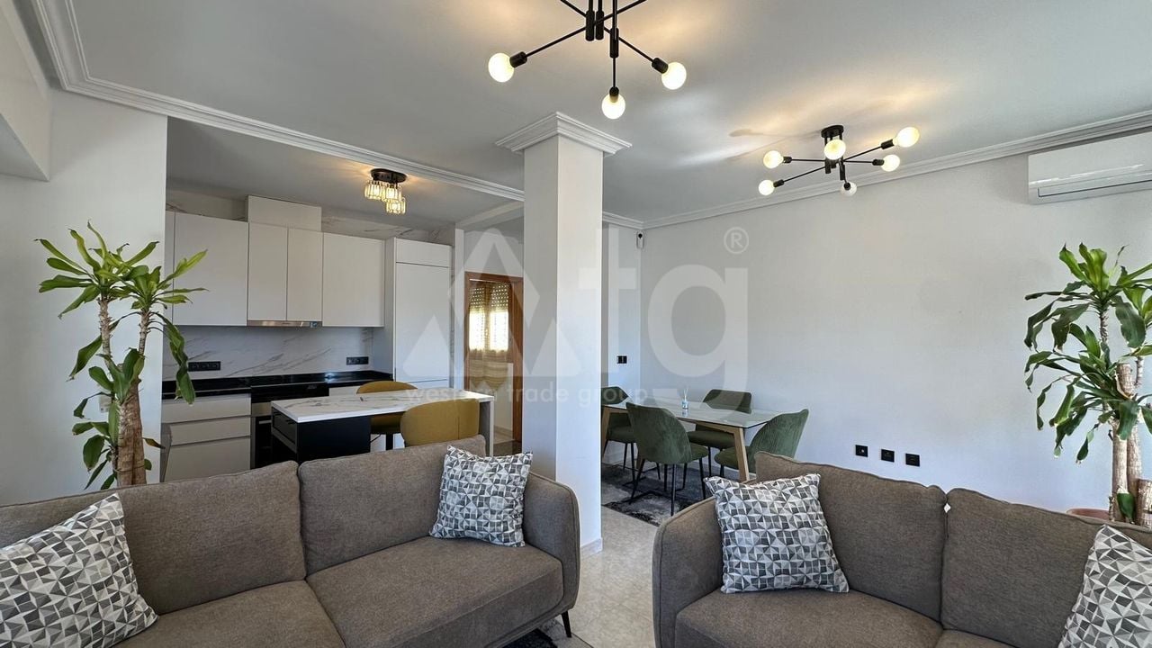 2 bedroom Apartment in Torrevieja - CT132957 - Photo - 3
