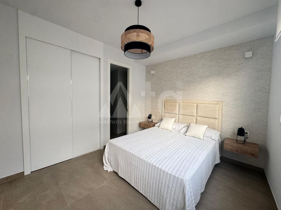 2 bedroom Apartment in Torrevieja - LR133575 - Photo - 13