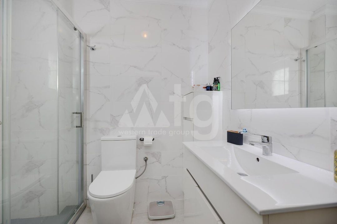 2 bedroom Penthouse in Torrevieja - HRE134636 - Photo - 15