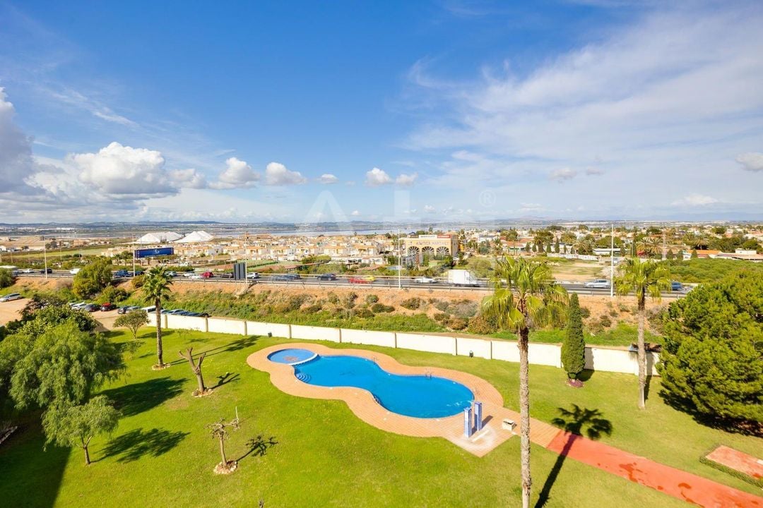 2 bedroom Penthouse in Torrevieja - HRE134637 - Photo - 2