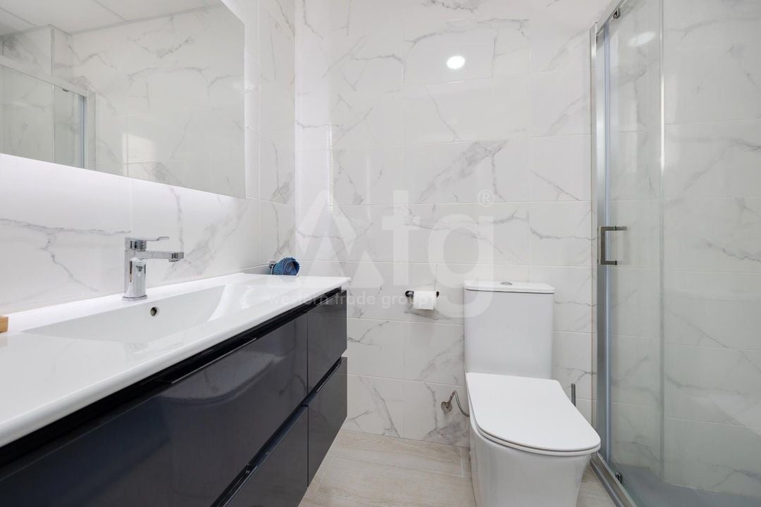 2 bedroom Penthouse in Torrevieja - HRE134637 - Photo - 14