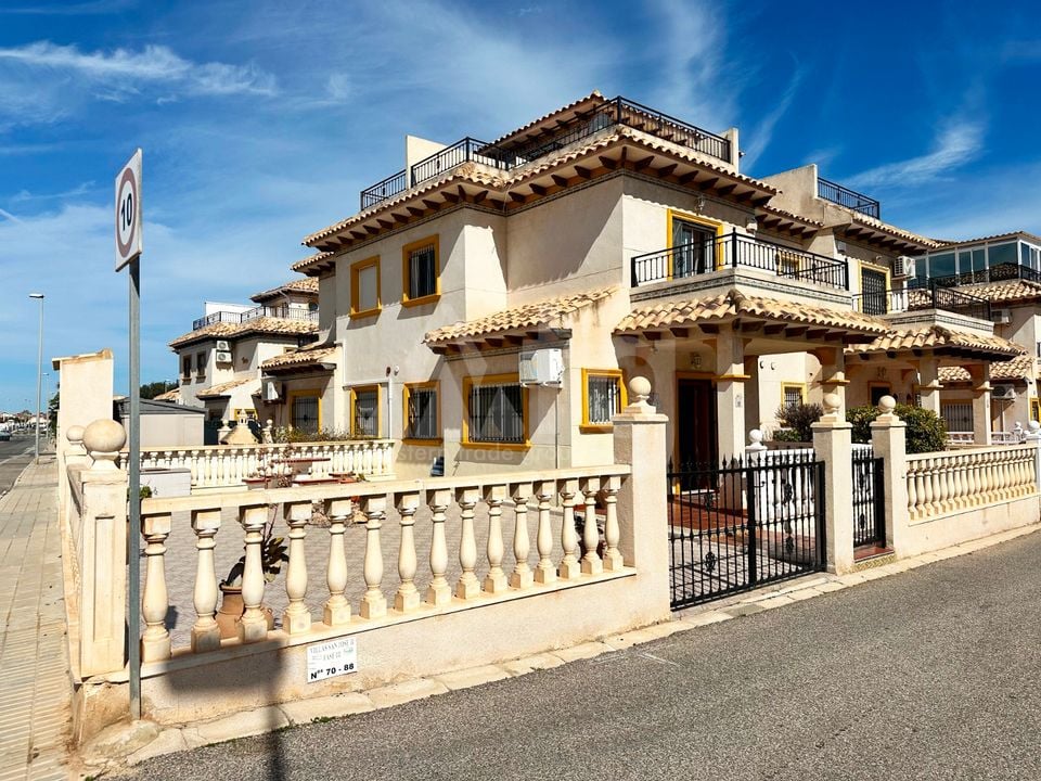 2 bedroom Townhouse in Orihuela Costa - FPS136105 - Photo - 2