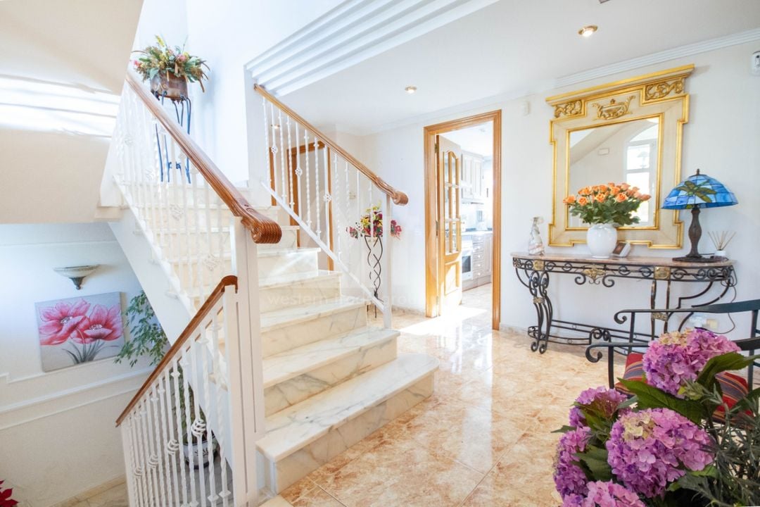 5 bedroom Villa in Orba - OH137664 - Photo - 14