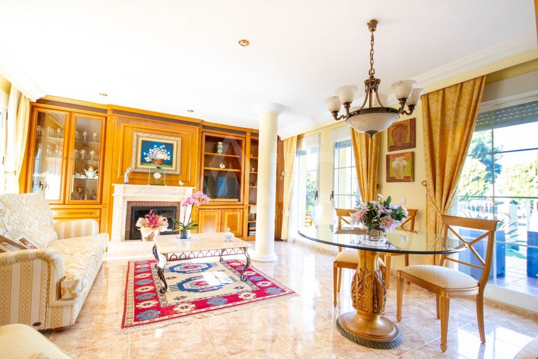 5 bedroom Villa in Orba - OH137664 - Photo - 3