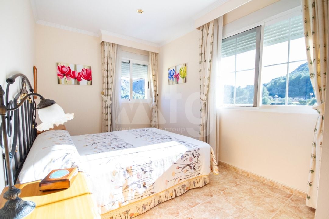 5 bedroom Villa in Orba - OH137664 - Photo - 7