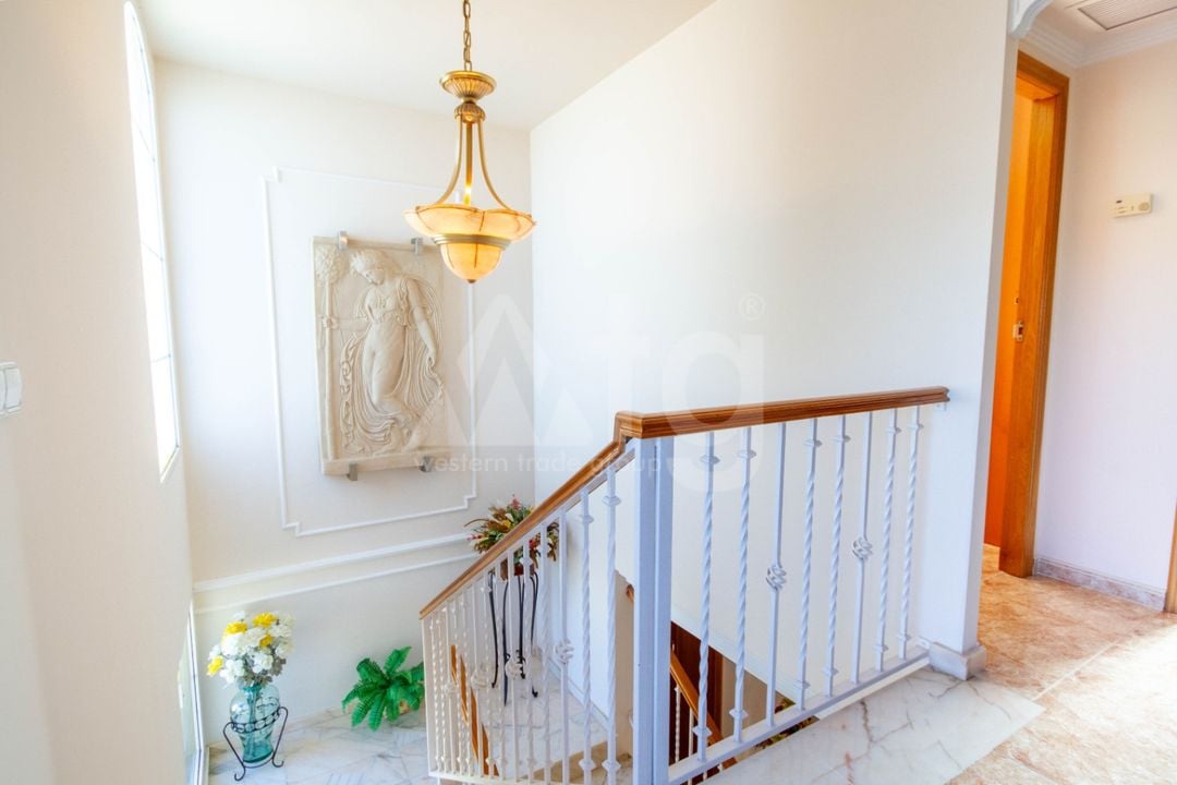 5 bedroom Villa in Orba - OH137664 - Photo - 13