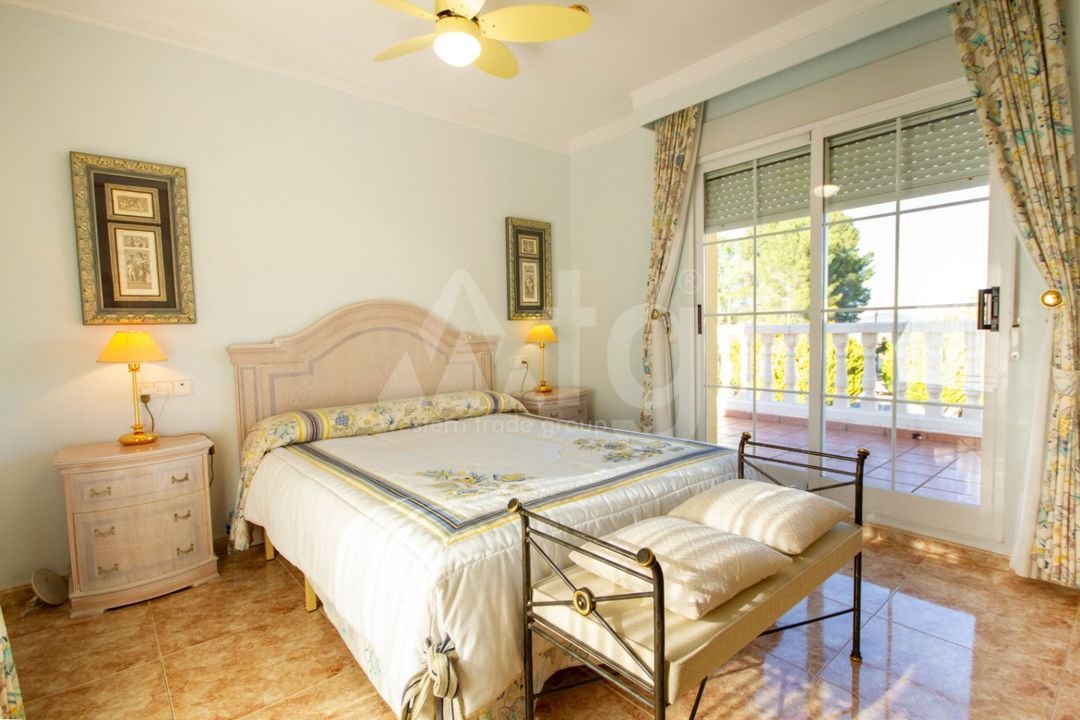 5 bedroom Villa in Orba - OH137664 - Photo - 6