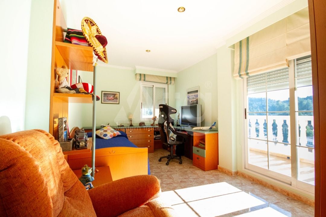 5 bedroom Villa in Orba - OH137664 - Photo - 9
