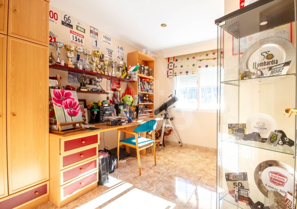 5 bedroom Villa in Orba - OH137664 - Photo - 15