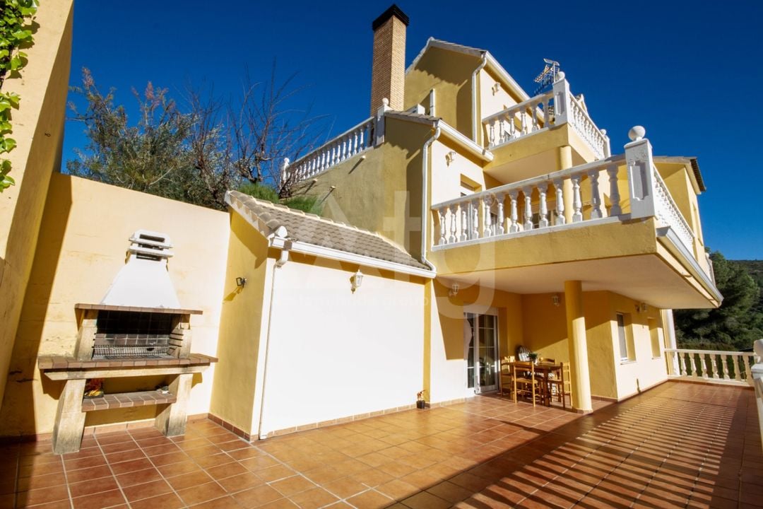5 bedroom Villa in Orba - OH137664 - Photo - 16