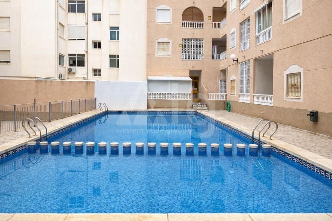 2 bedroom Apartment in Torrevieja - HRE140908 - Photo - 2