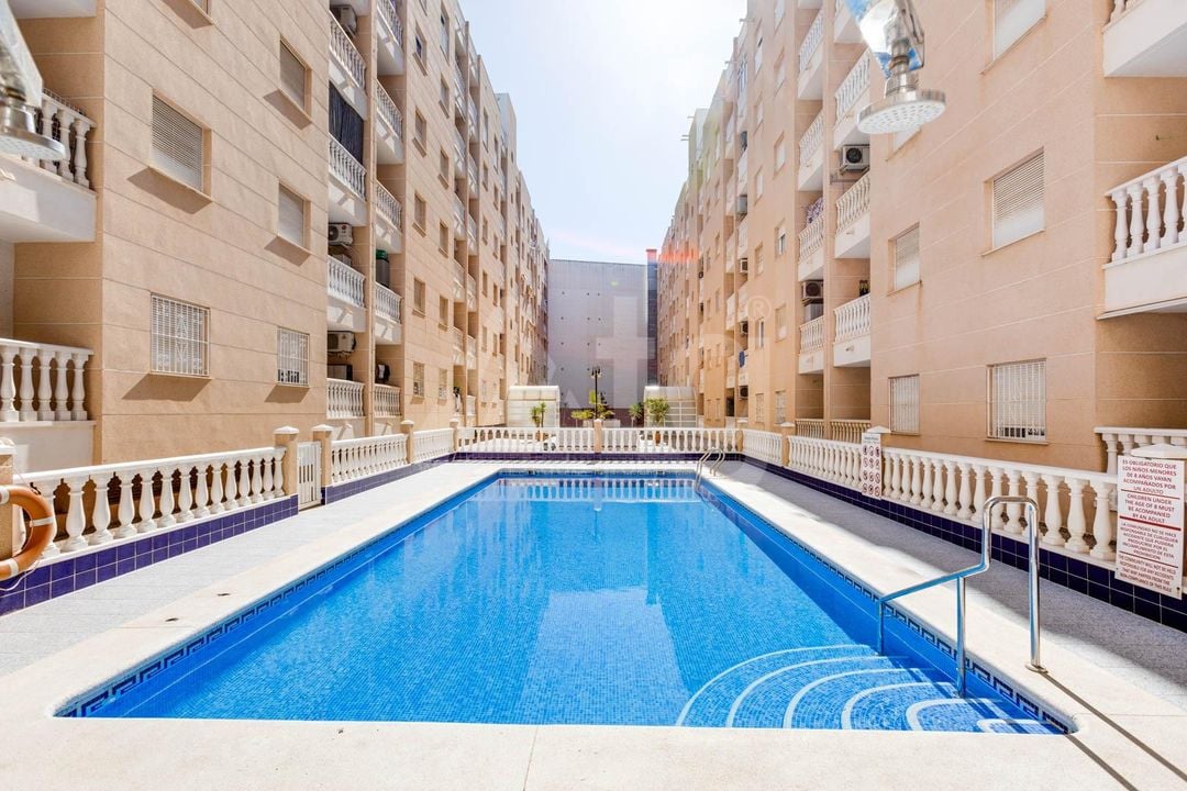 2 bedroom Apartment in Torrevieja - CYM146979 - Photo - 1