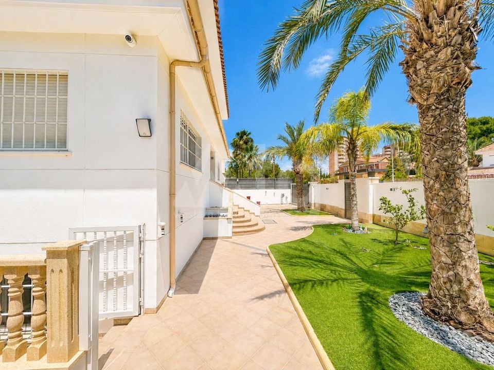 4 bedroom Villa in Dehesa de Campoamor - URE142919 - Photo - 40