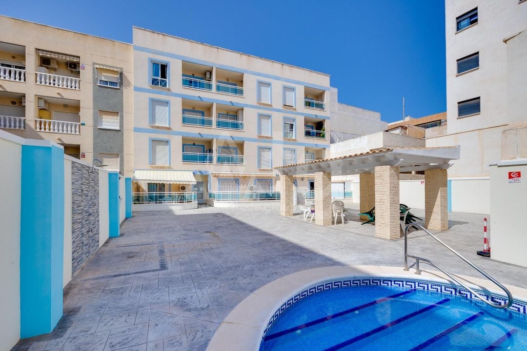 2 bedroom Apartment in Torrevieja - CYM146973 - Photo - 2