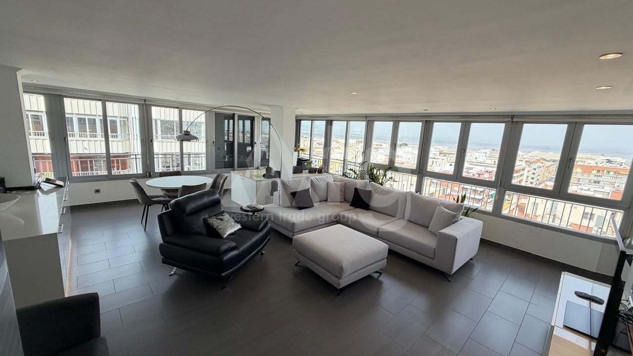 2 bedroom Penthouse in Torrevieja - CT147964 - Photo - 2