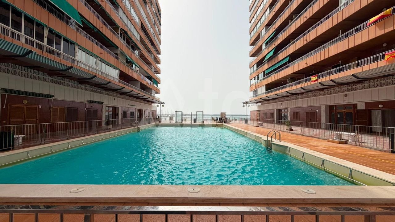 2 bedroom Penthouse in Torrevieja - CT147964 - Photo - 1