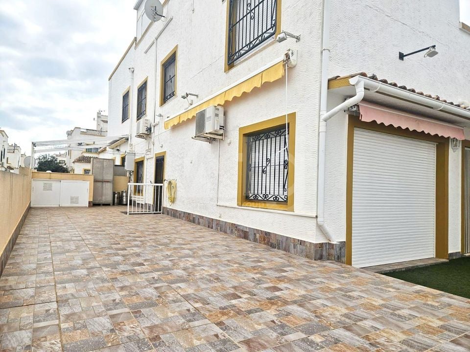 6 bedroom Townhouse in Orihuela Costa - CT148364 - Photo - 1