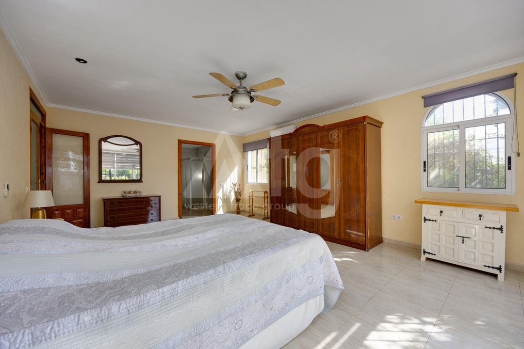 Vilă cu 4 dormitoare în Torrevieja - CYM149530 - Imagini - 16