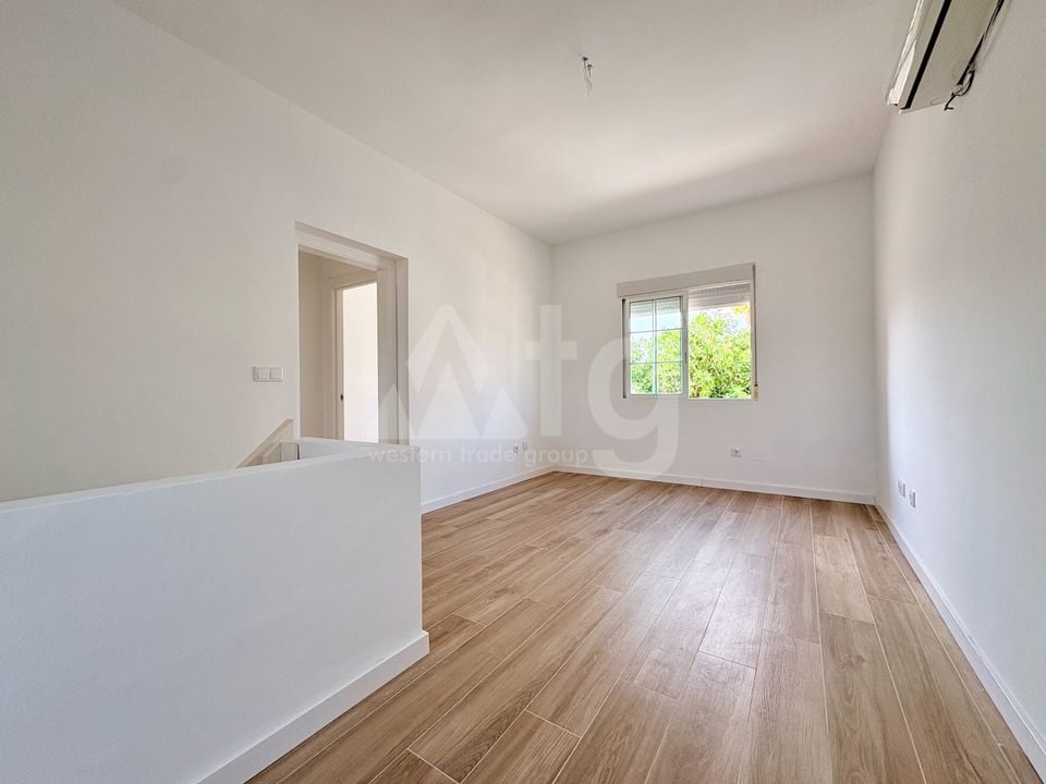 4 bedroom Villa in Los Balcones - UBK149677 - Photo - 12