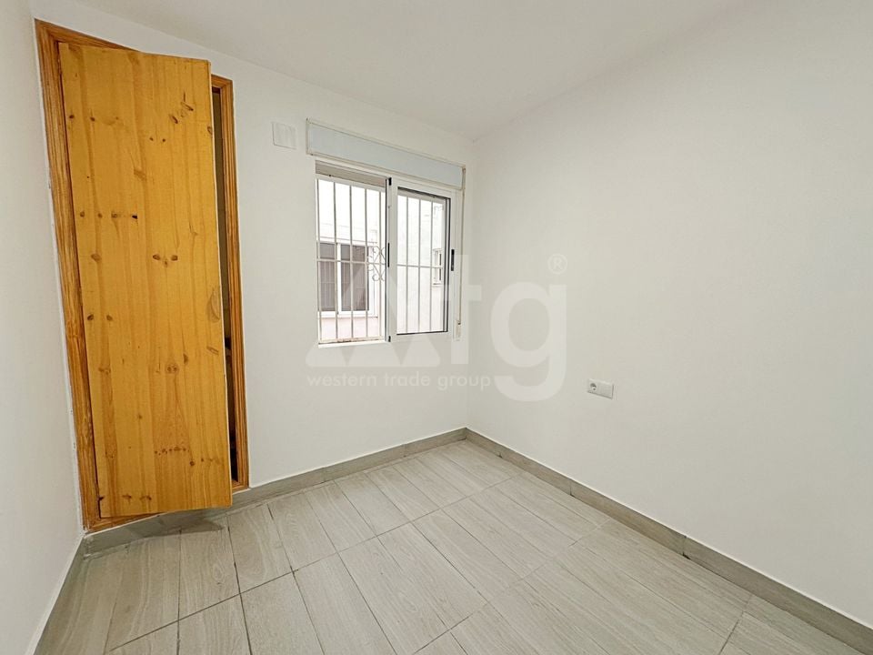 2 bedroom Apartment in Torrevieja - CI150064 - Photo - 11