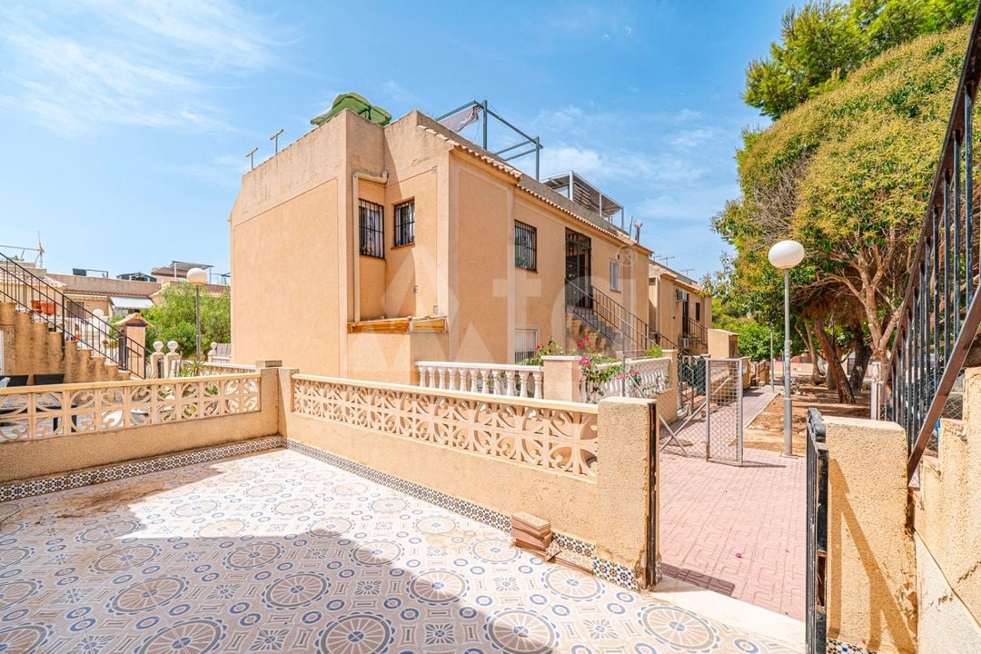 2 bedroom Penthouse in Torrevieja - CBB150293 - Photo - 2