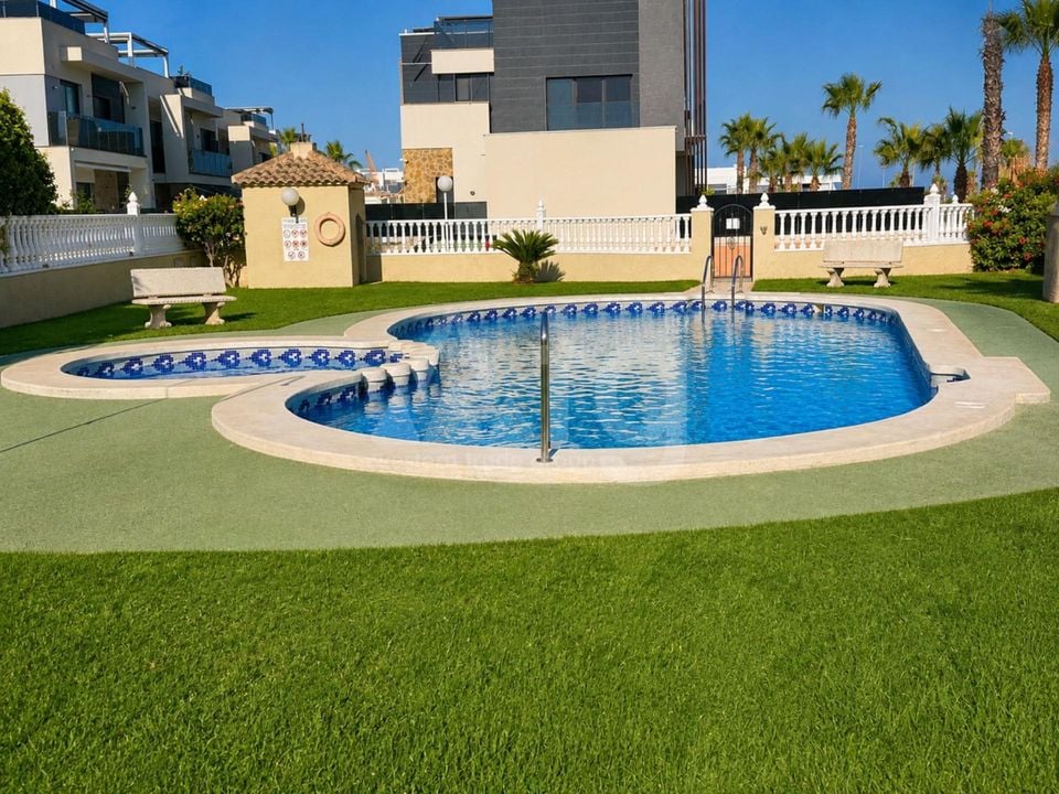 2 bedroom Bungalow in Orihuela Costa - CT150305 - Photo - 2