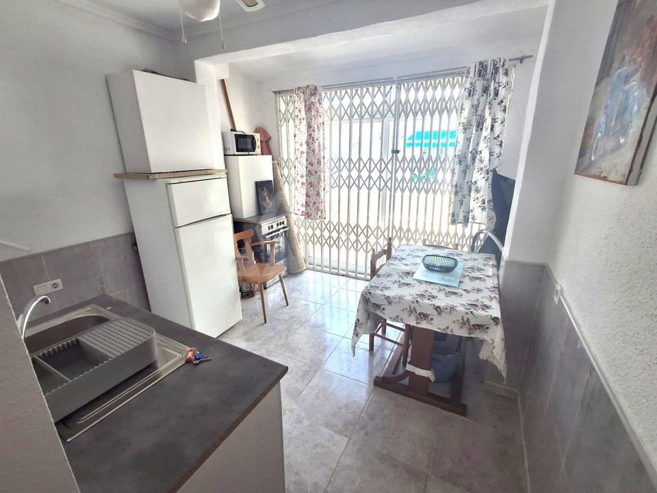Adosado de 2 habitaciones en Torrevieja - AG151303 - Foto - 4