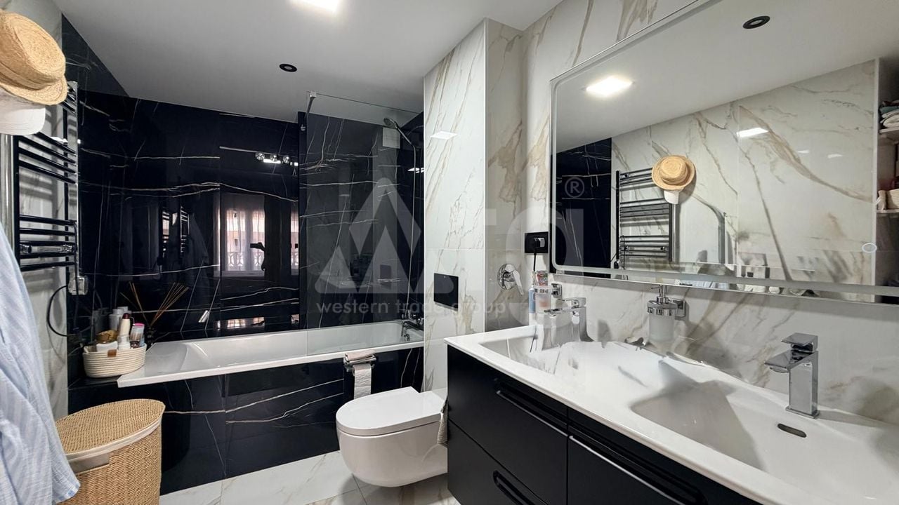 2 bedroom Apartment in Punta Prima - LR153123 - Photo - 14