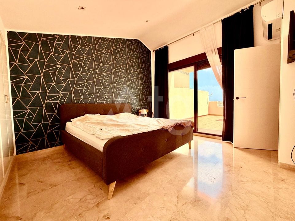 3 bedroom Penthouse in Las Ramblas - HRE153627 - Photo - 14