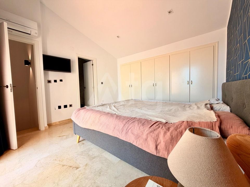 3 bedroom Penthouse in Las Ramblas - HRE153627 - Photo - 17