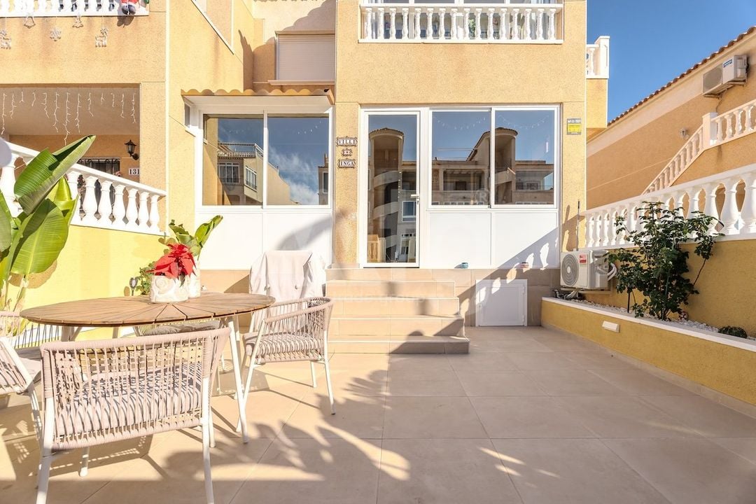 2 bedroom Apartment in Orihuela Costa - CBE154251 - Photo - 2