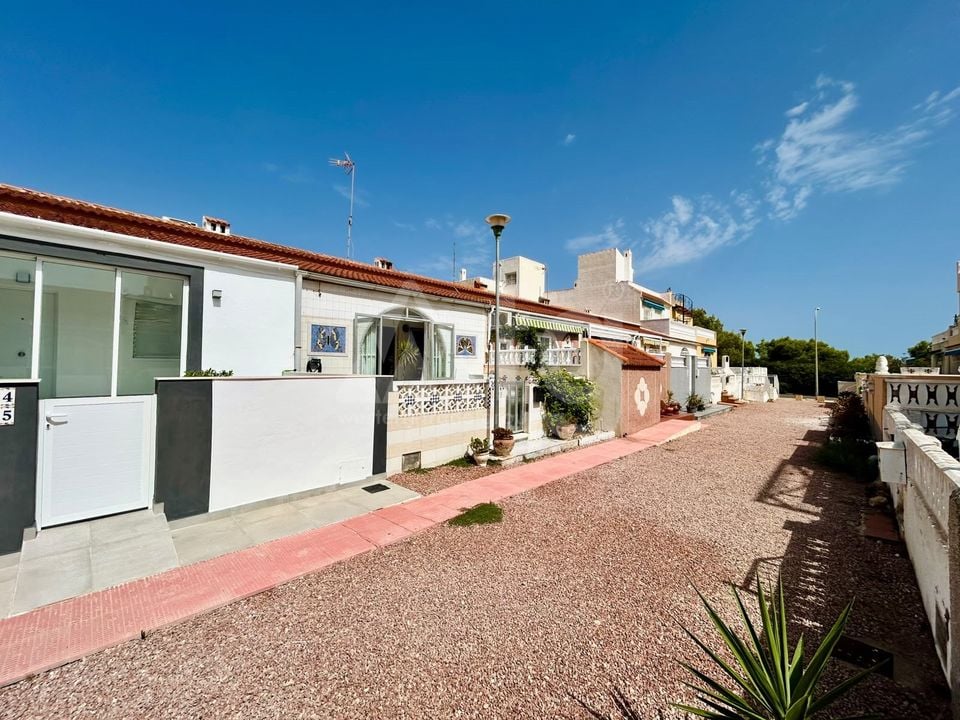 2 bedroom Bungalow in Torrevieja - SLI154470 - Photo - 3