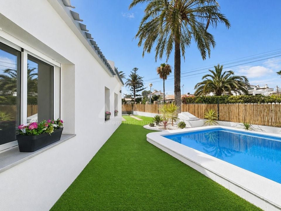 4 bedroom Villa in Punta Prima - URE156209 - Photo - 30